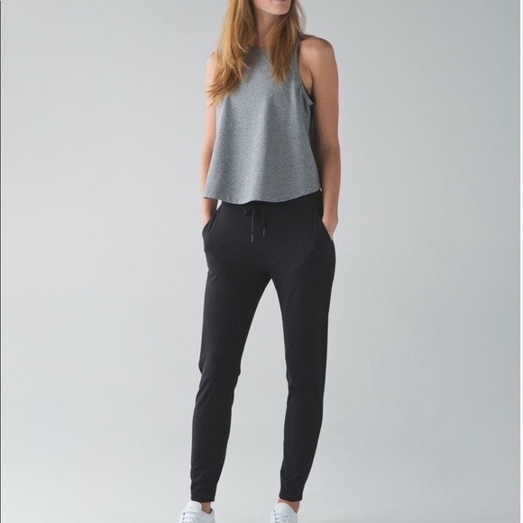 🎀 Lululemon Dropt Pant - Black Size 4 🎀 - Picture 2 of 3